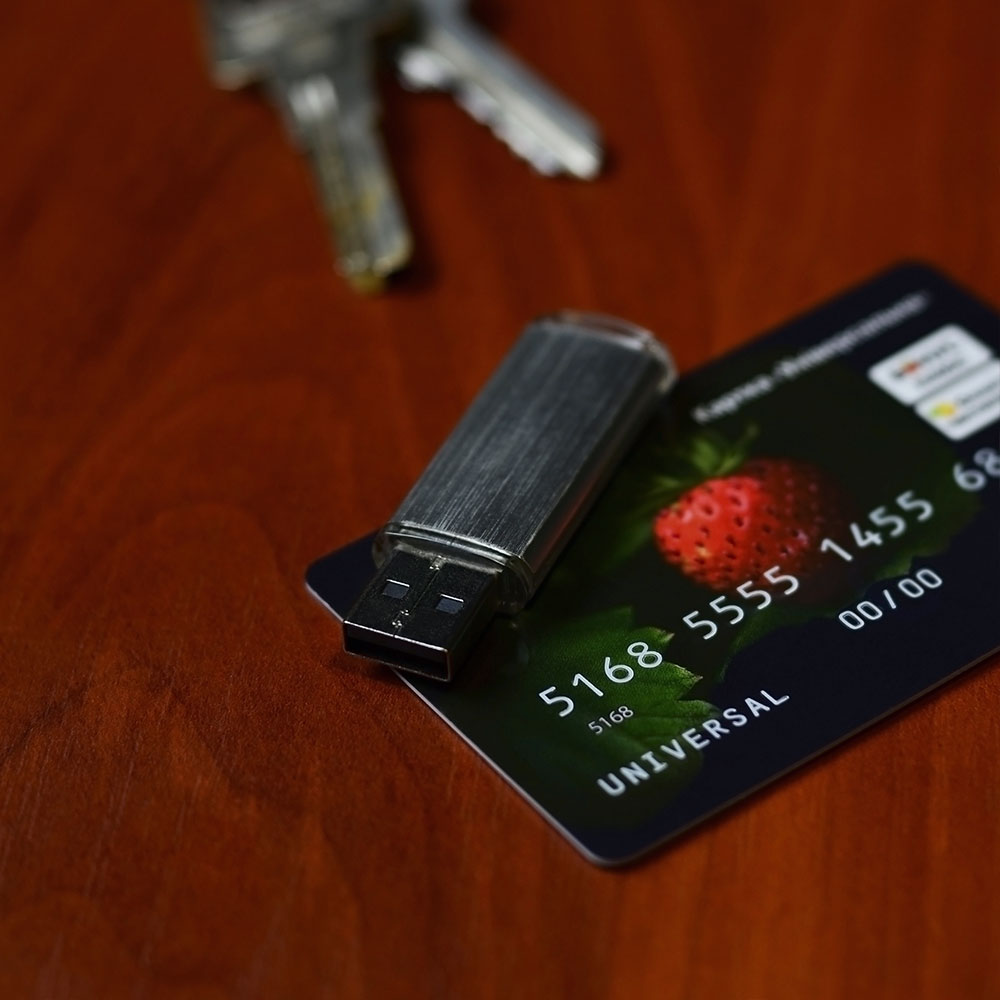 How to Buy a USB Flash Drive and Accessories